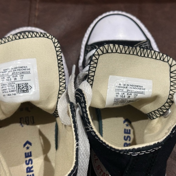 Converse shoes worn twice for  wedding bridal party and family event - Picture 4 of 4